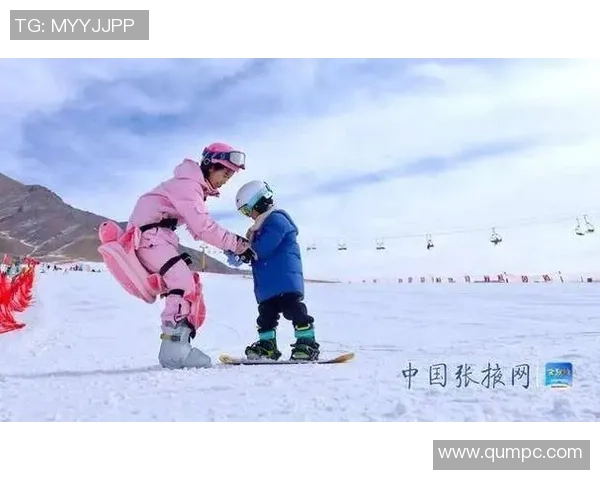 甘肃张掖：风雪中滑雪场上欢喜多